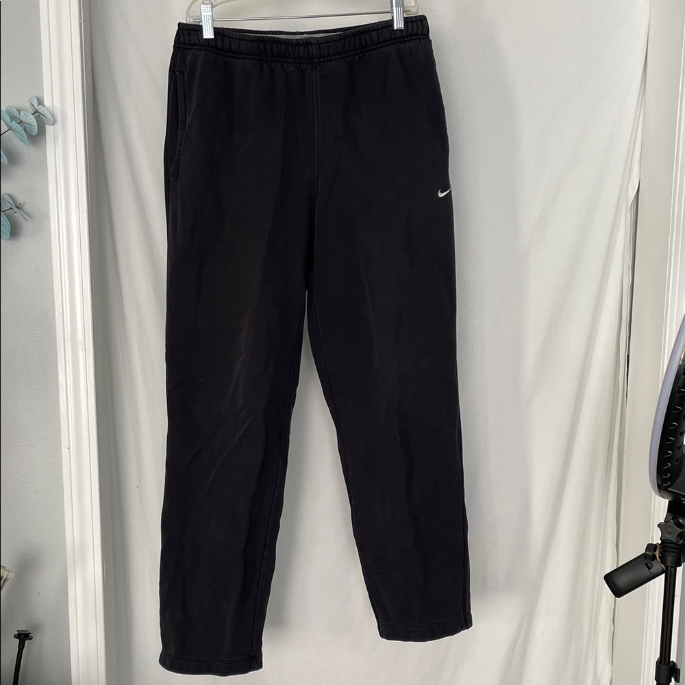 Nike black medium sweatpants with pocket pockets